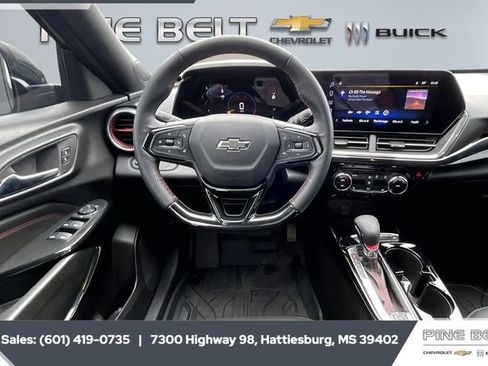 Used 2025 Chevrolet Trax RS w/ Driver Confidence Package image 5