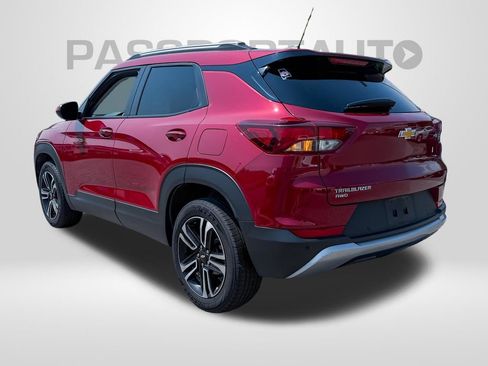 Used 2021 Chevrolet TrailBlazer LT w/ Convenience Package AWD/4WD image 3
