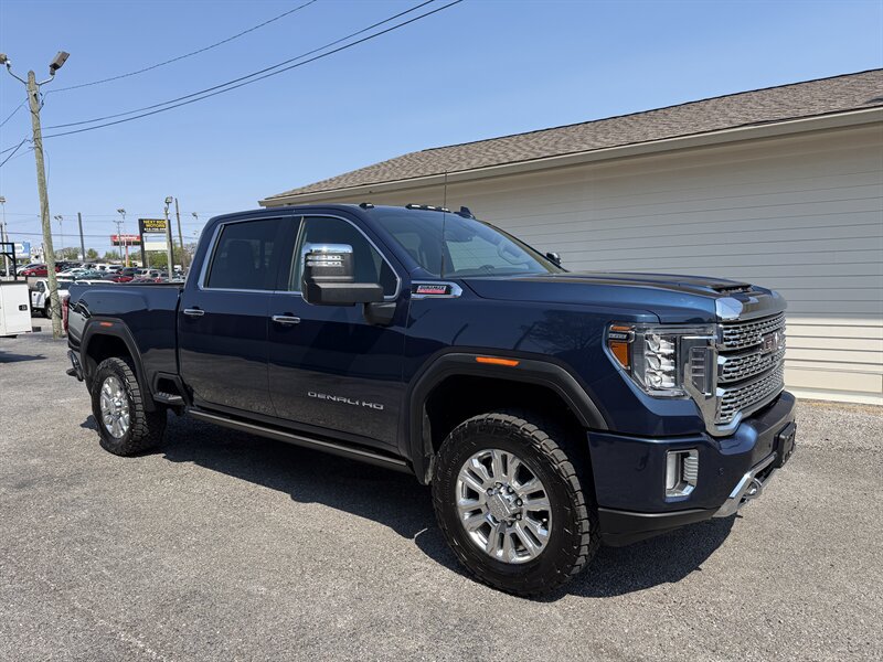 Used 2022 GMC Sierra 2500 Denali AWD/4WD image 2
