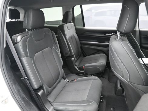 Used 2023 Jeep Grand Cherokee L Laredo image 29