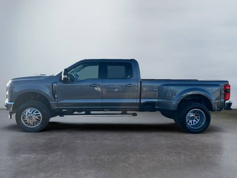 Used 2025 Ford F350 Lariat image 2