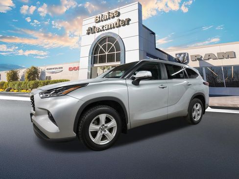 Used 2024 Toyota Highlander LE image 13