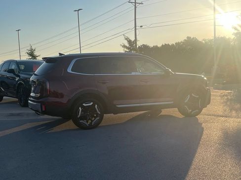 Used 2023 Kia Telluride EX w/ EX Captain's Chair Package FWD image 7