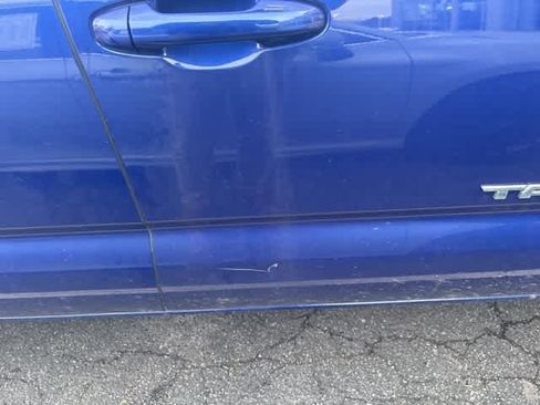 Used 2022 Toyota Tacoma TRD Off-Road image 16