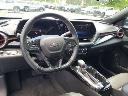 Certified 2024 Chevrolet Trax RS w/ Sunroof Package FWD image 7