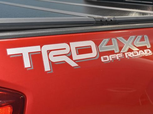 Used 2017 Toyota Tacoma TRD Off-Road w/ Tow Package (A/T) AWD/4WD image 27