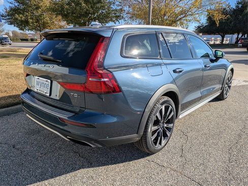 Used 2020 Volvo V60 T5 Cross Country image 4