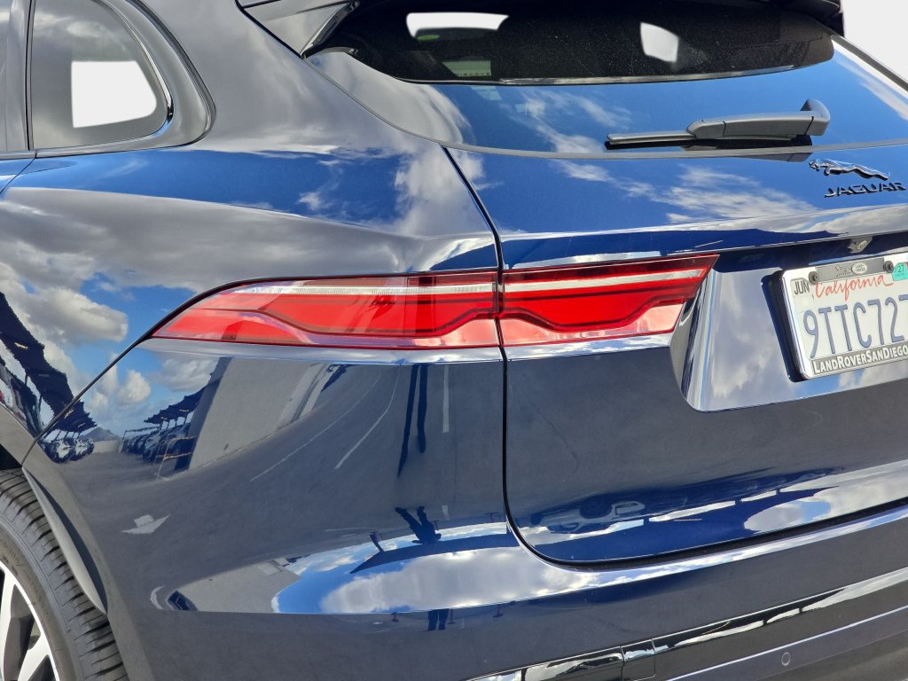 Certified 2025 Jaguar F-PACE R-Dynamic S AWD/4WD image 35