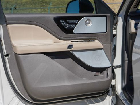 Used 2020 Lincoln Aviator Reserve w/ Equipment Group 202A image 19