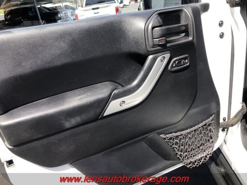 Used 2014 Jeep Wrangler Unlimited Rubicon w/ Connectivity Group image 9