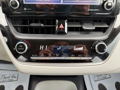 Used 2022 Toyota Corolla LE image 27