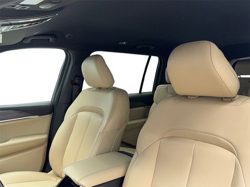 Used 2024 Jeep Grand Cherokee L Limited w/ Black Appearance Package image 34