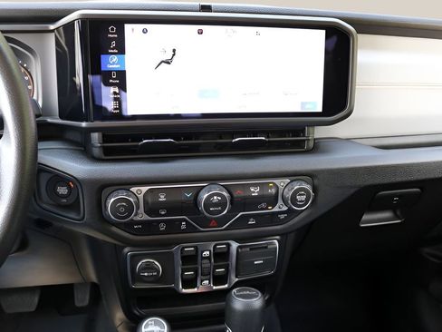 Used 2024 Jeep Gladiator Sport AWD/4WD image 21