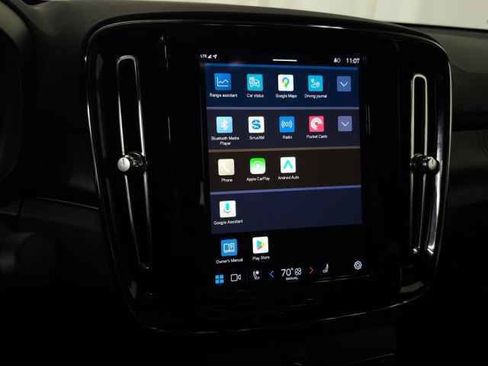 Certified 2023 Volvo C40 Recharge Core w/ Climate Package image 28