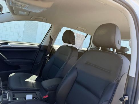 Used 2016 Volkswagen e-Golf SEL Premium image 18