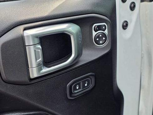 Used 2023 Jeep Wrangler Unlimited Rubicon image 25