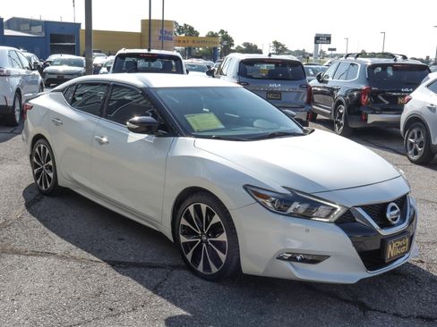 Used 2018 Nissan Maxima SR FWD image 3