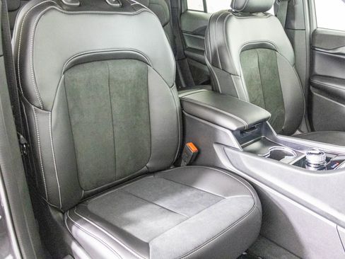 New 2025 Jeep Grand Cherokee Altitude image 37