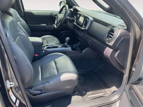 Used 2019 Toyota Tacoma TRD Sport AWD/4WD image 15