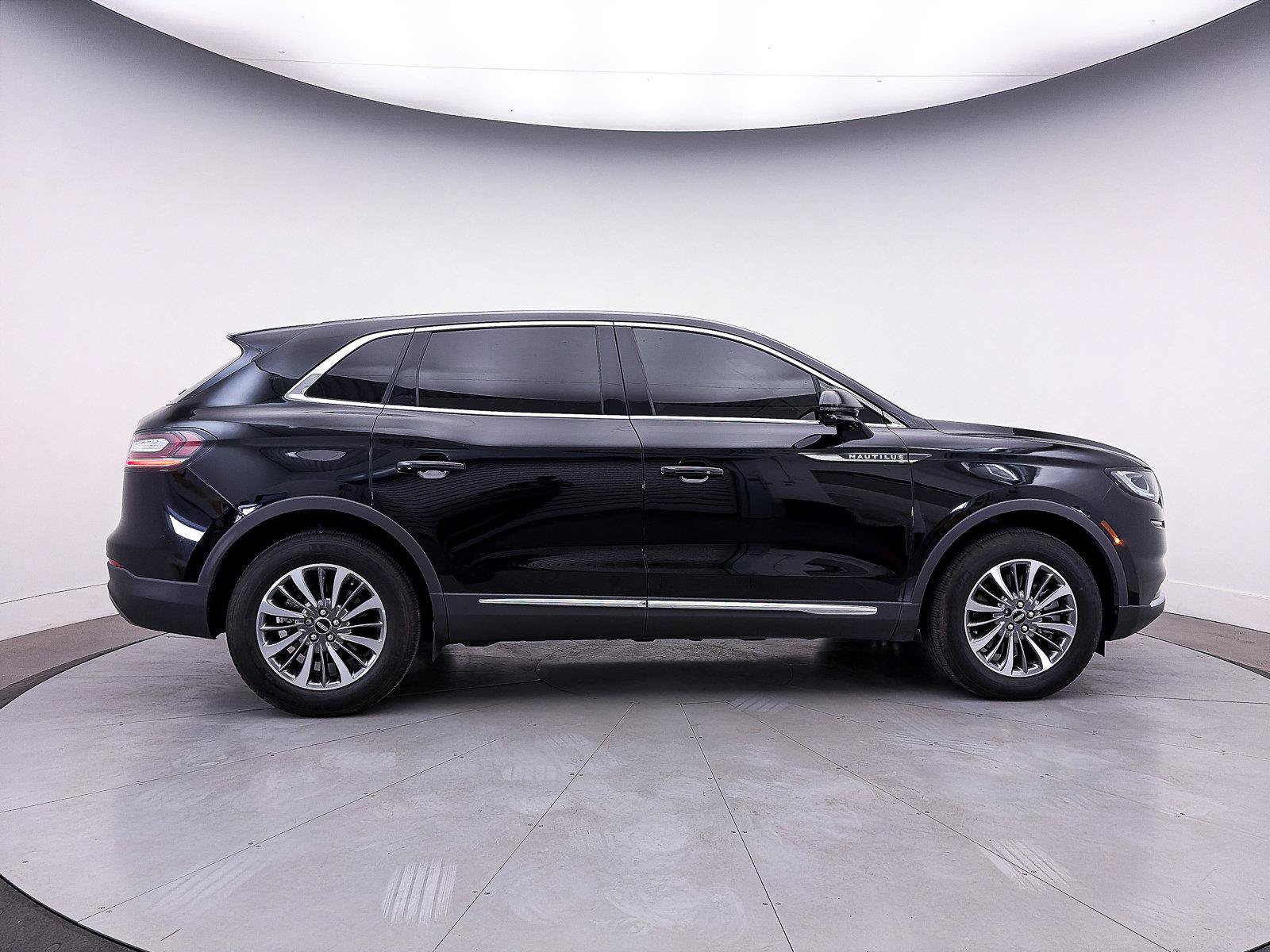 Used 2023 Lincoln Nautilus FWD w/ Premium Package image 39