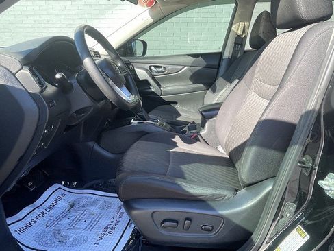 Used 2019 Nissan Rogue SV image 12