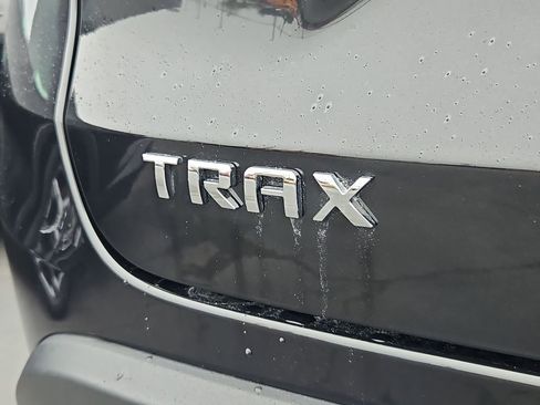 Certified 2025 Chevrolet Trax LT w/ LT Convenience Package image 26