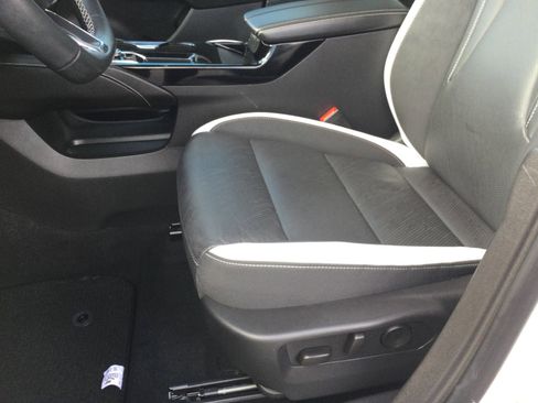 Used 2024 Buick Envision Sport Touring image 16