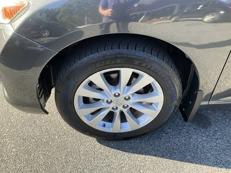 Used 2013 Toyota Venza LE AWD/4WD image 9