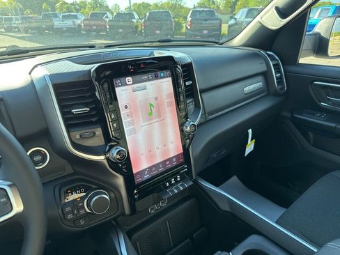 New 2026 RAM 1500 Big Horn AWD/4WD image 18