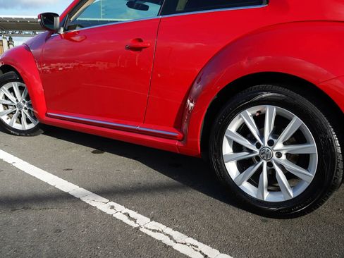 Used 2019 Volkswagen Beetle 2.0T SE FWD image 6