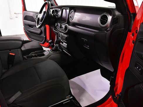 Used 2022 Jeep Wrangler Unlimited Sahara w/ Dual Top Group image 26