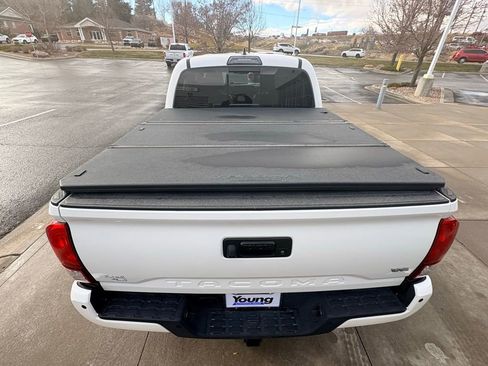 Used 2018 Toyota Tacoma TRD Off-Road image 10