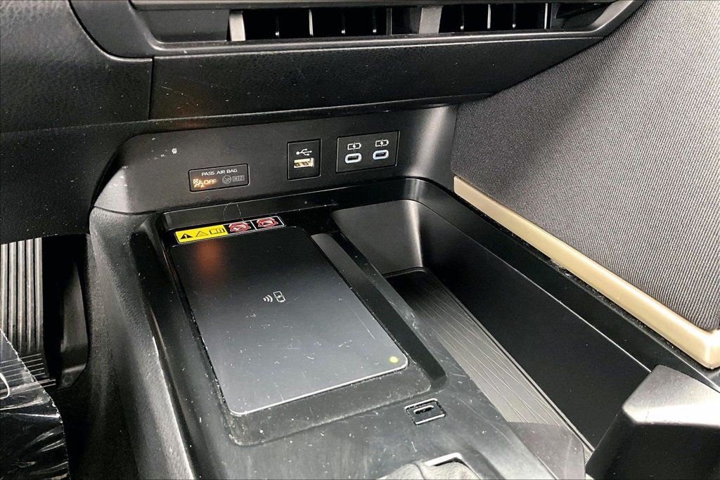 Used 2025 Toyota Camry LE FWD image 32