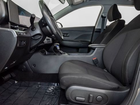Used 2025 Hyundai Kona SEL FWD image 12