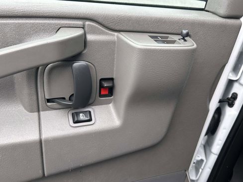 Used 2023 Chevrolet Express 2500 w/ Driver Convenience Package RWD image 18
