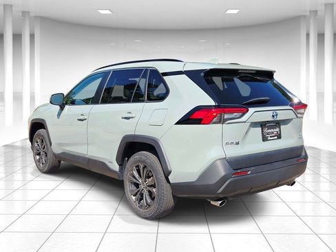 Used 2022 Toyota RAV4 XLE Premium AWD/4WD image 5