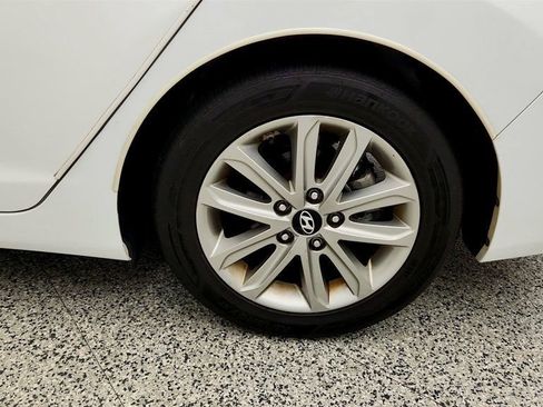 Used 2016 Hyundai Elantra SE w/ Option Group 02 FWD image 9