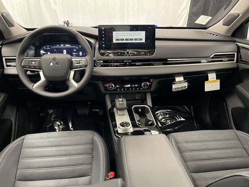New 2025 Mitsubishi Outlander SE image 10