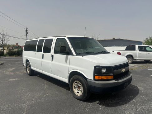 Used 2013 Chevrolet Express 3500 LS image 3