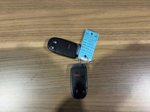 Used 2019 Jeep Compass Latitude FWD image 34