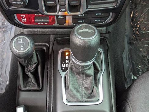 Used 2024 Jeep Gladiator Mojave w/ Technology Group AWD/4WD image 11