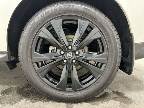 Used 2018 Nissan Pathfinder SL w/ Midnight Edition Package FWD image 14