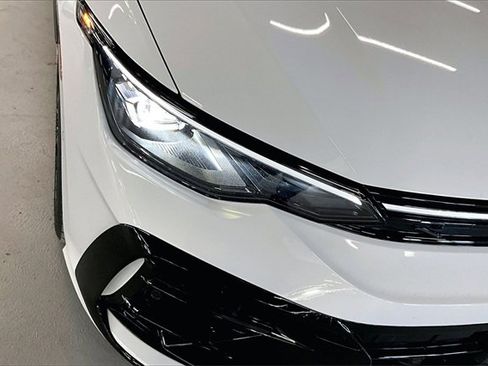 Used 2025 Volkswagen Golf R Black Edition image 32