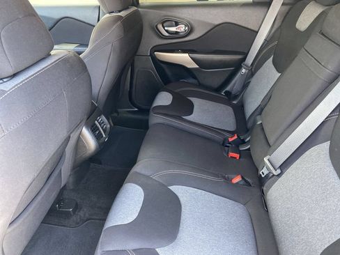 Used 2018 Jeep Cherokee Latitude w/ Safety Group AWD/4WD image 20