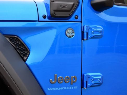 Used 2024 Jeep Wrangler Unlimited AWD/4WD image 7