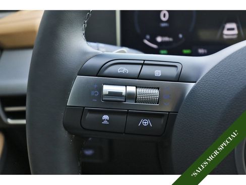Used 2025 Hyundai Sonata Limited FWD image 17