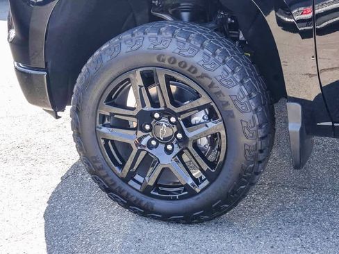 Used 2025 Chevrolet Silverado 1500 Custom Trail Boss w/ Dark Appearance Package image 10