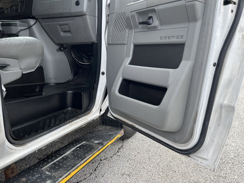 Used 2011 Ford E-250 and Econoline 250 w/ PWR Group image 40