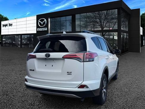 Used 2017 Toyota RAV4 XLE AWD/4WD image 4