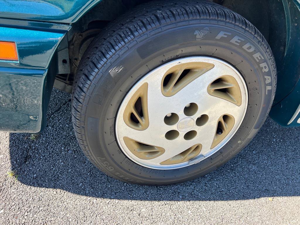 Used 1993 Dodge Shadow ES FWD image 9